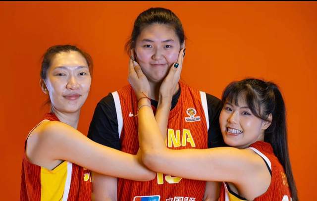 九游娱乐入口-中国女篮今夜首发5人出炉！韩旭+杨舒予、陈明伶、罗欣棫、张曼曼